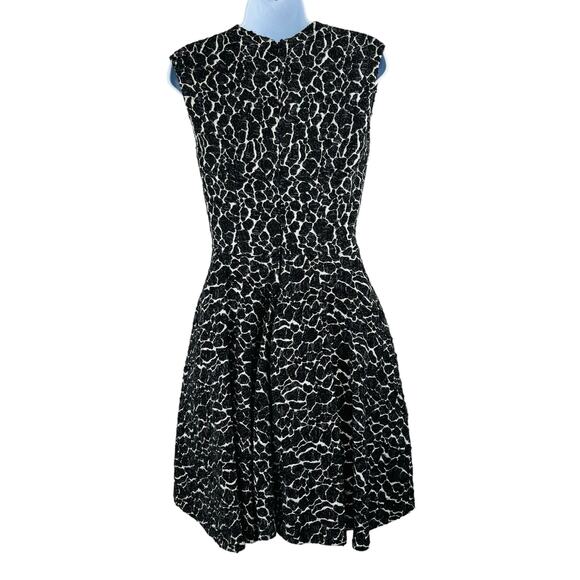 Cushnie et Ochs Black Wool Blend Jacquard Deep V Tiered A-Line Mini Dress 2 NWT - Picture 2 of 16